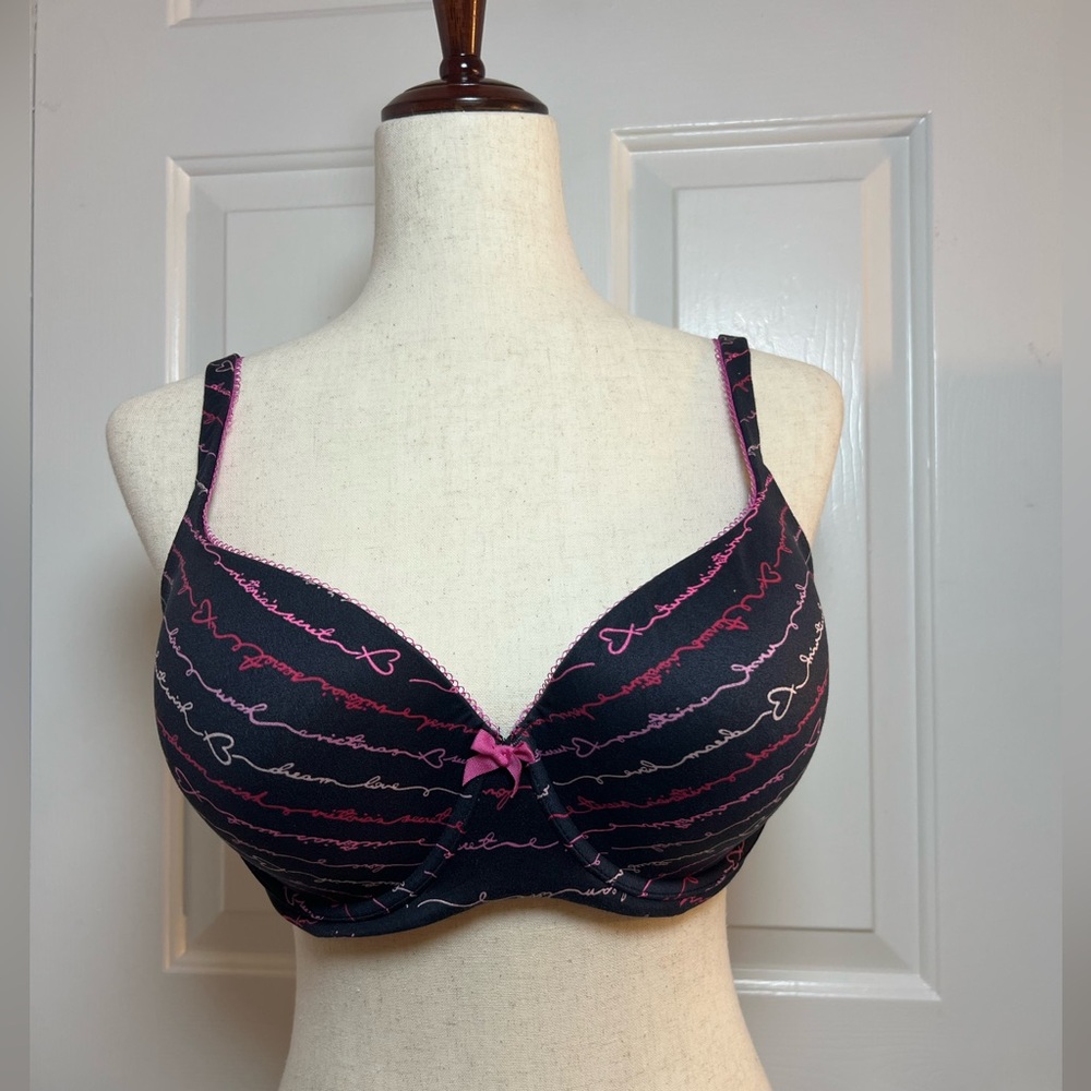 Victoria Secret Lined Demi‎ Bra 38D
Hearts LOGO Black Underwire
Convertible